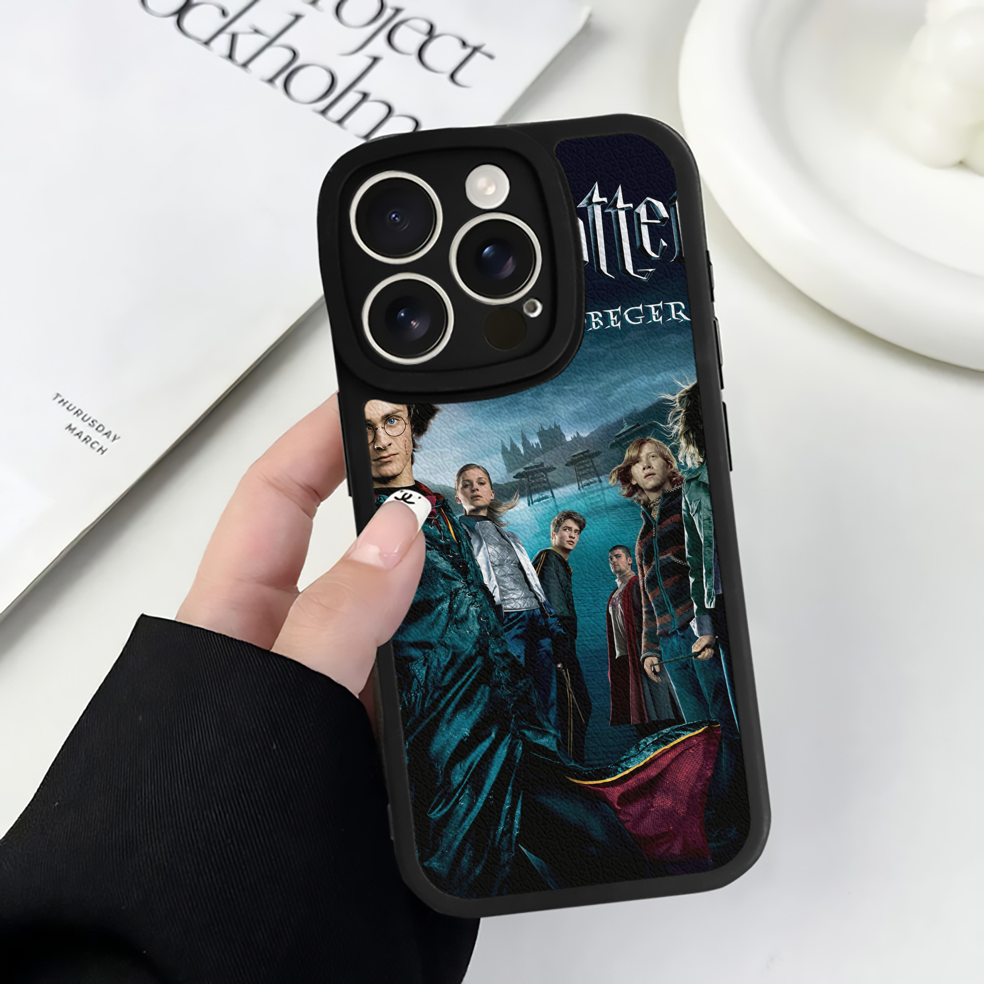（画像用） Harry Potter ハリー・ポッターシリーズ 【iPhone 16シリーズ対応】シリコンスマホケース（レザー調） 材質：シリコン